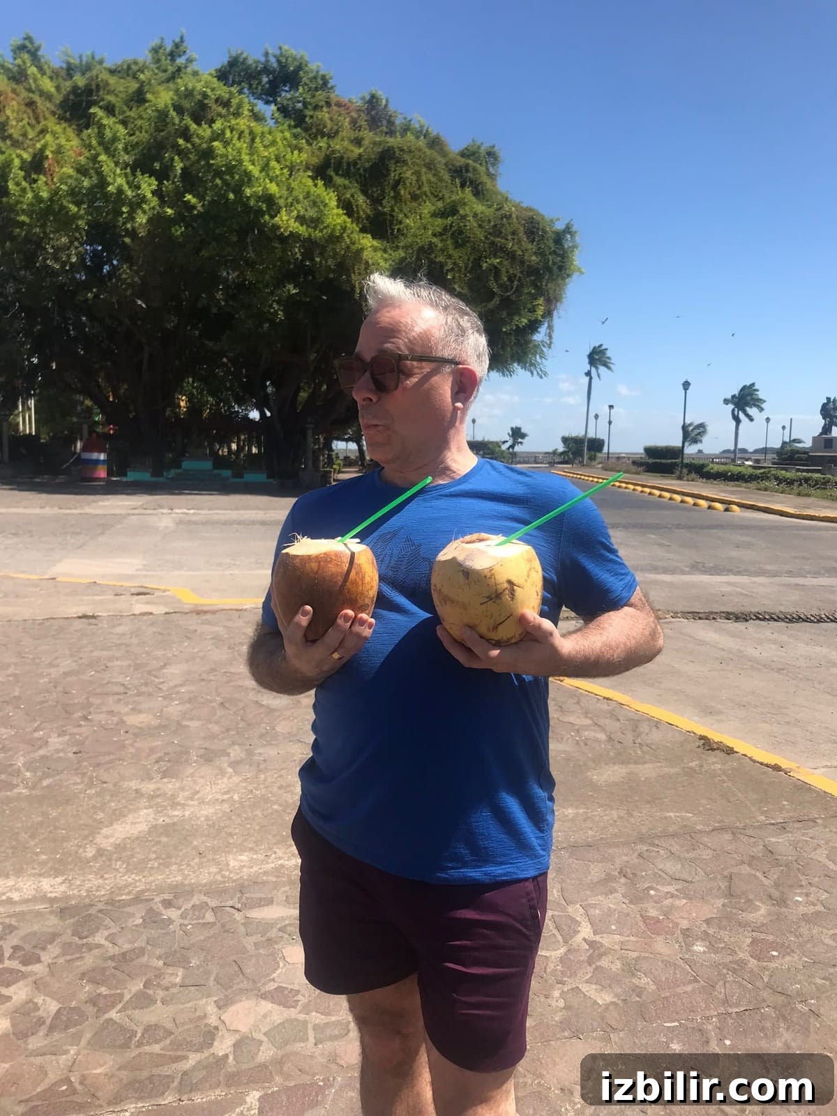 Three-day travel guide to Granada, Nicaragua! Man with coconuts.