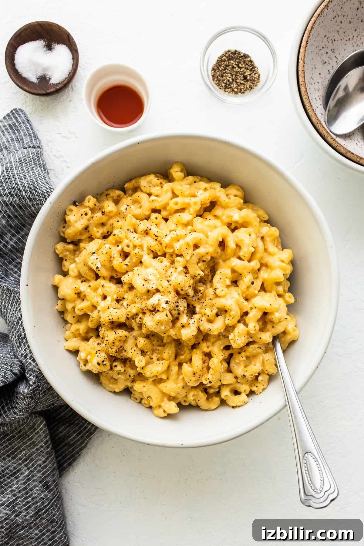 Made with 17g of protein and completely in your Instant Pot, this Protein Mac and Cheese is delicious, creamy, and easy to make! mac and cheese in bowl.