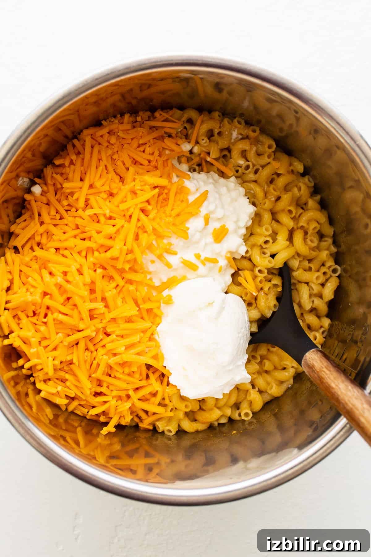 Made with 17g of protein and completely in your Instant Pot, this Protein Mac and Cheese is delicious, creamy, and easy to make! noodles and cheese in instant pot.