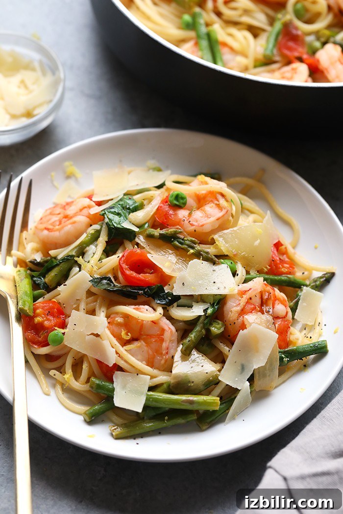 Garlic Lemon Shrimp Scampi with Asparagus 4 Plate of shrimp scampi with asparagus