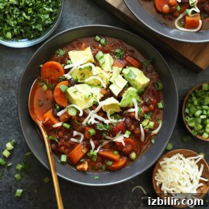 Instant Pot Vegan Chili in a bowl