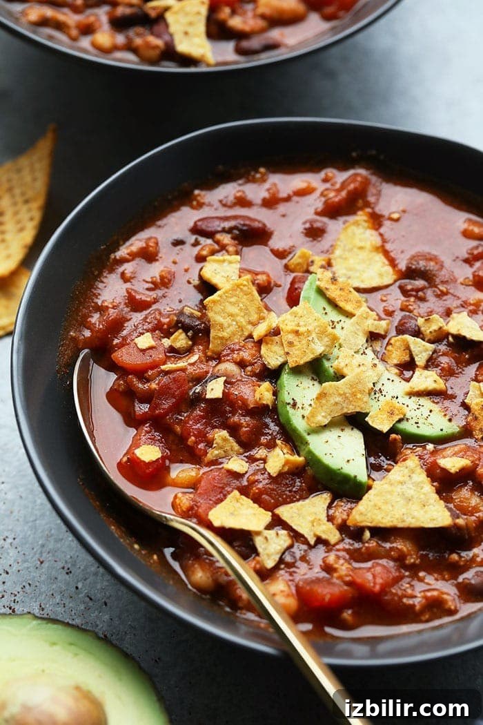 turkey chili with avocado and chips