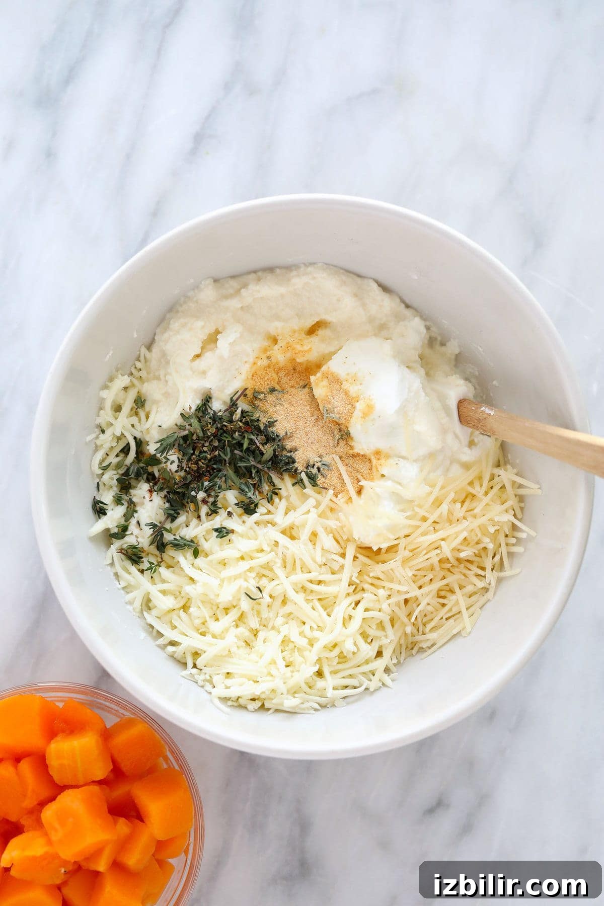 Ricotta cheese sauce in a bowl.