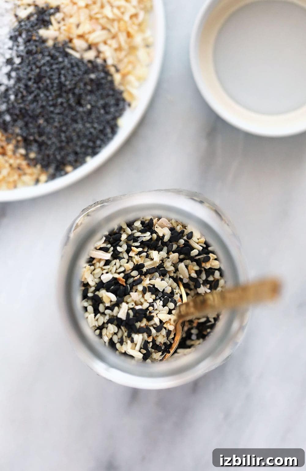 Everything Bagel Seasoning needs to be the new all-purpose seasoning that you put on everything! It's made with just 6 ingredients and very addicting. seasoning in jar