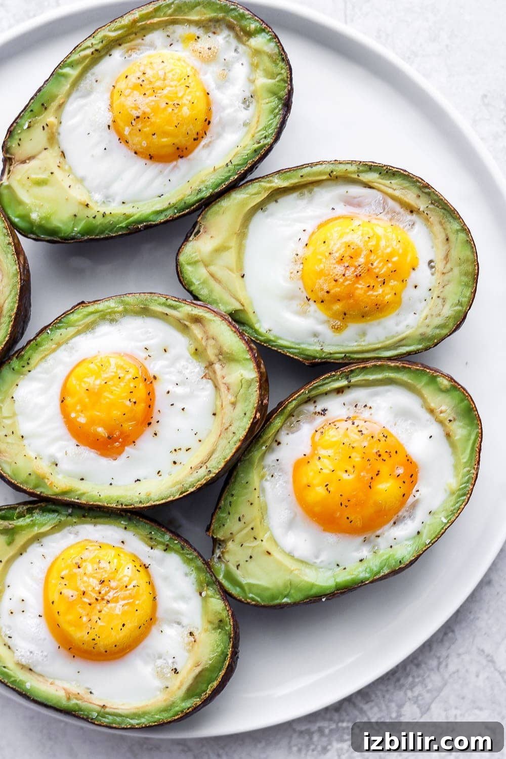 Meal prep a batch of these avocado baked eggs for breakfast, lunch, or dinner Avocado baked eggs on a plate