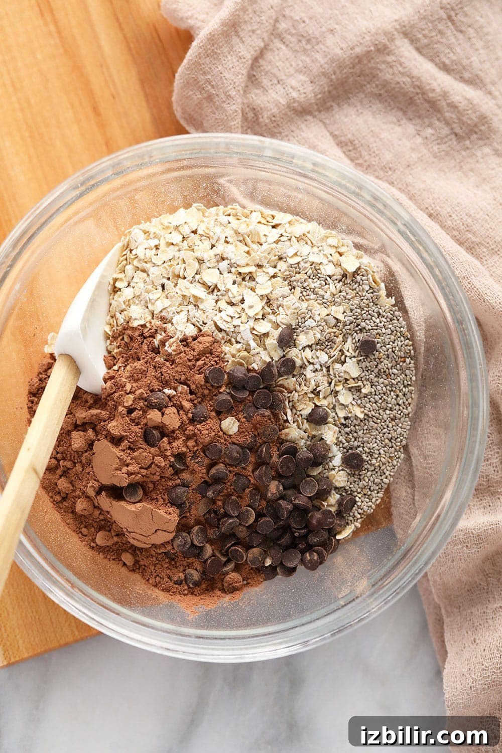 Dry ingredients for Quick Mocha Overnight Oats quick mocha overnight oats dry ingredients ready to be mixed together