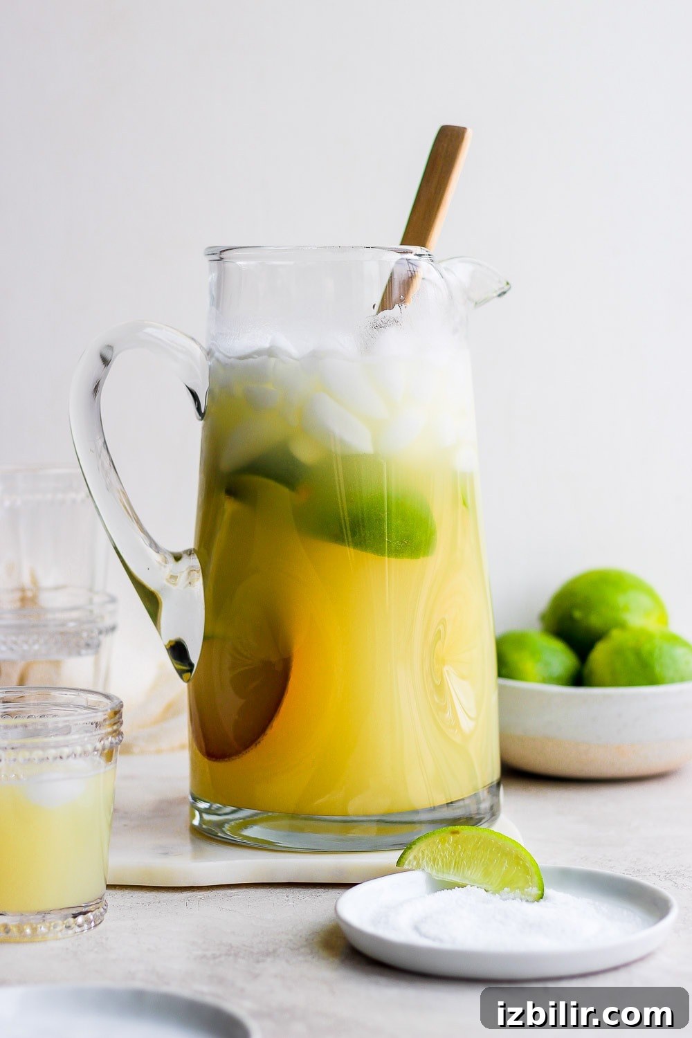 This is the BEST skinny margarita on the internet and it's made with 4 simple ingredients - tequila, fresh lime juice, ice, and honey/agave simple syrup! pitcher of skinny margarita
