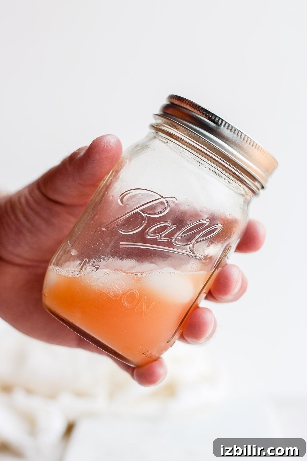 Try this refreshing grapefruit Paloma cocktail. It's made with fresh grapefruit juice, tequila, sour soda, and a squeeze of lime! paloma cocktail in a mason jar with ice