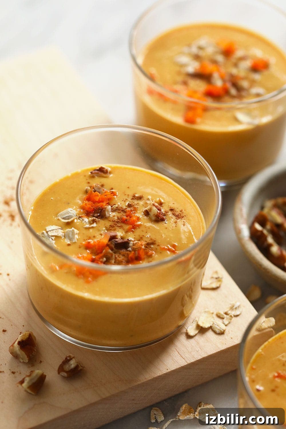Carrot cake smoothies in two glasses.